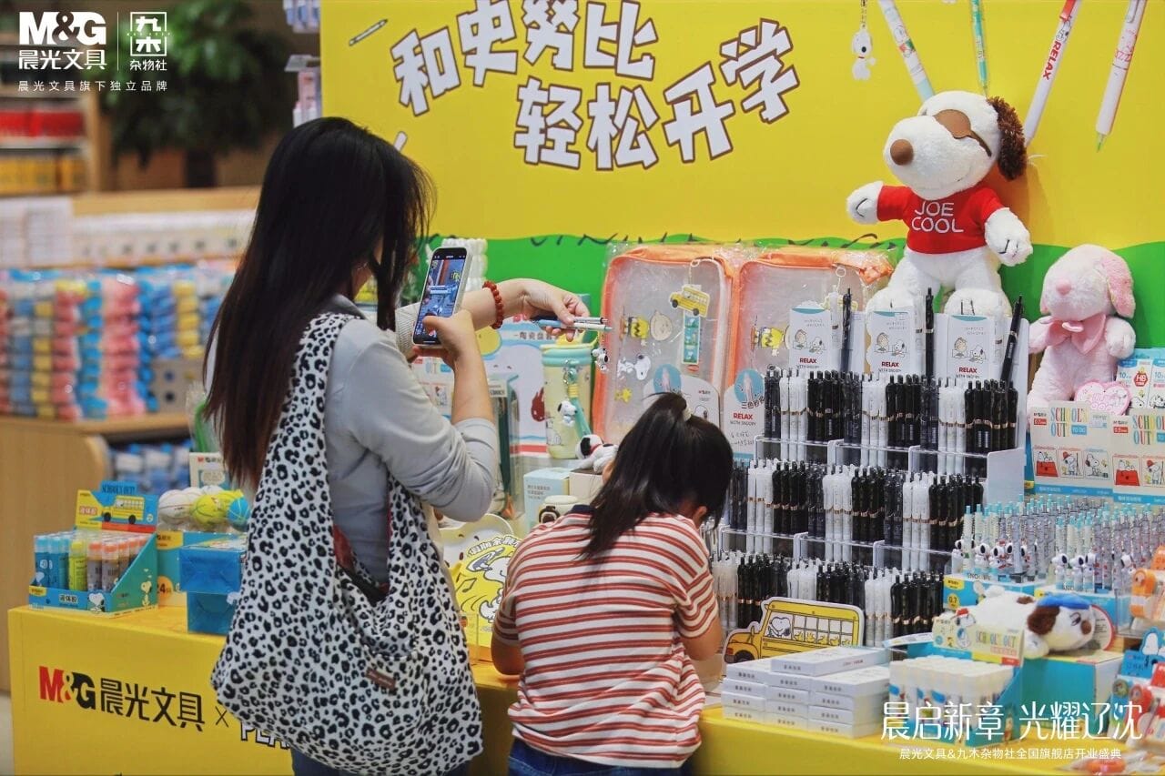Shoppers browsing a writing-instrument display at the Shenyang store